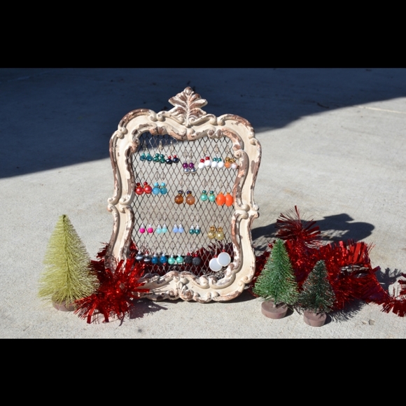 Earrings - Picture 1 of 4